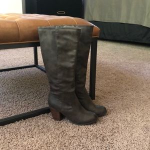 Women’s leather boots